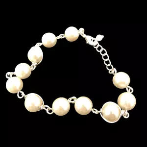 Bracciale Avon tono argento braccialetto perle finte filo gemellaggio perle nuovo con scatola - Foto 1 di 2