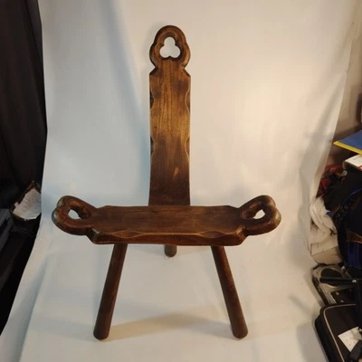 Silla de ordeño de madera de tres patas para parto Foto 1 de 4
