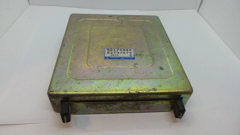 Mitsubishi Expo Lrv 92-93 MD174844 E2T37679 1626 E1 1.8L 4WD ECU ECM não testado - Imagem 1 de 2