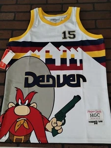 Camiseta deportiva de baloncesto YOSEMITE SAM / DENVER blanca con arnés clásicos ~nunca usada~ M - Imagen 1 de 5