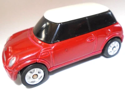 MAISTO MINI COOPER 1:64 RED 2 1/2" DIECAST CAR WITH WHITE ROOF - NICE - Image 1 of 4