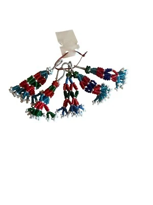 Pendientes colgantes artesanales multicolores con cuentas con patrón azul rojo y verde Foto 1 de 3