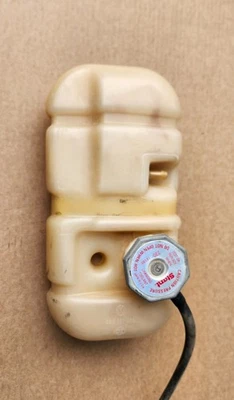 1977 - 1982 PORSCHE 924 RADIATOR COOLANT RESERVOIR COOLING FLUID BOTTLE TANK - Image 1 of 4