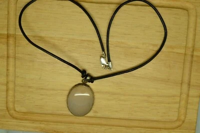 Collar colgante de ágata nublada ovalada de plata de ley 925 de 18" con correa de cuero Foto 1 de 4