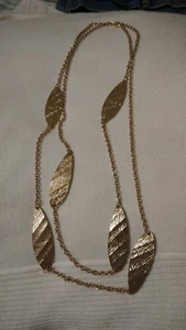 Collana extra lunga vintage tono oro con foglie tono oro - totale 50" - Foto 1 di 4