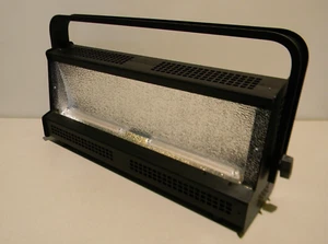 Altman Spectra Cyc 200 RGBA LED Wash Light 7534 Lumens w/Yoke &PowerCON SSCYC200 - Picture 1 of 18