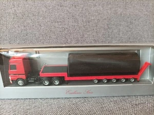Herpa H0 1:87 in confezione originale - semirimorchio a pianale ribassato MB Actros con tubo (neutro, rosso) - Foto 1 di 6