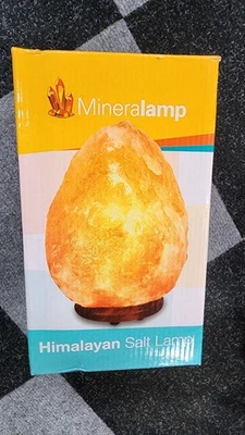 Lámpara de sal de cristal natural tallada a mano brillante del Himalaya  Foto 1 de 4