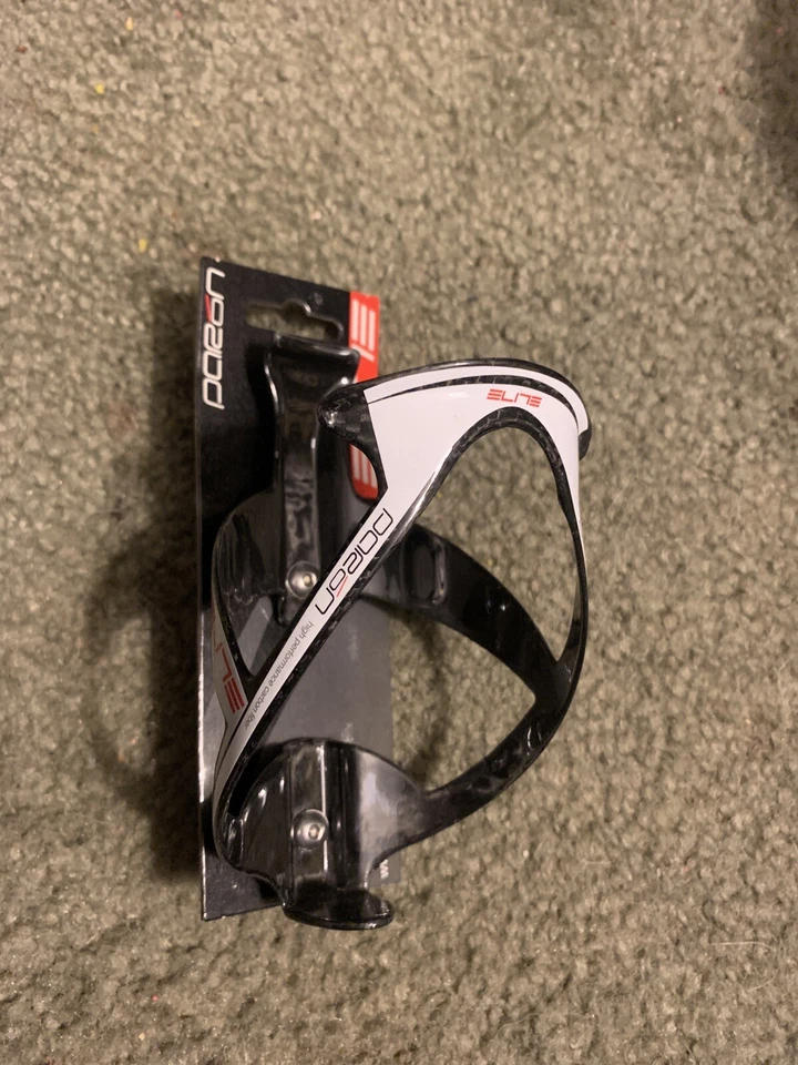 Jaula ligera para botellas de agua de fibra de carbono Elite Paron Foto 1 de 2