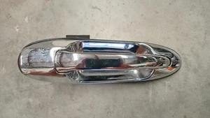 03/1998 to 10/2007 Toyota Landcruiser - Exterior door handle (Rear/Right) - Picture 1 of 2