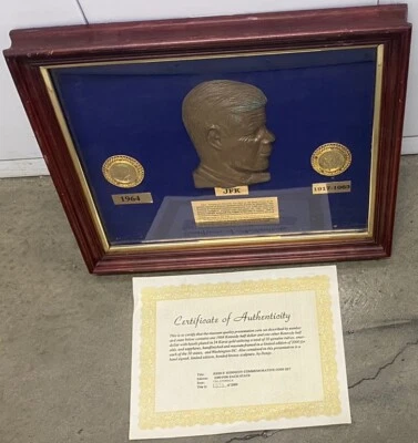 John F. Kennedy JFK Commemorative Coin Set - Gold, Emeralds & Rubies Donjo w/COA - Image 1 of 4