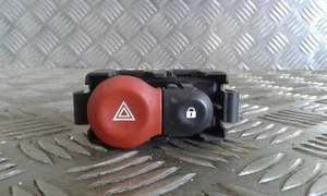 Bouton warning - ouverture fermeture centralisée - RENAULT Clio III (3)  - Picture 1 of 4