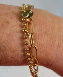 Pulsera de cadena en capas tono dorado Love Charm texturizada - Imagen 1 de 3