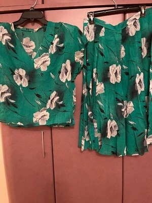 TRAJE MUJER USADO CHIFÓN TOP Y FALDA FLORES VERDES TALLA 12 Foto 1 de 3