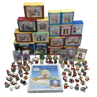 Lote de 106 figuras de Navidad Hallmark Merry Miniatures + base de exhibición Foto 1 de 4