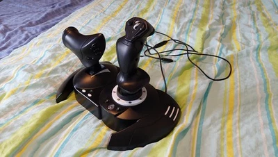Thrustmaster T.Flight Hotas One Joystick für Xbox One und PC - Bild 1 von 2