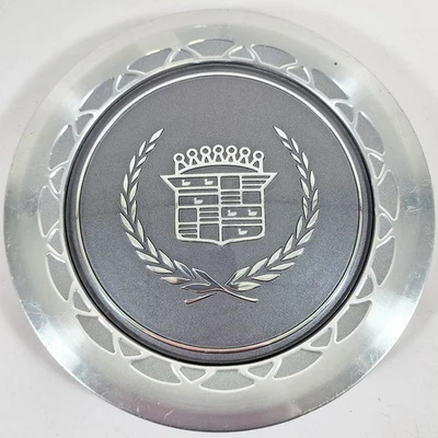 👀 ONE 1993-1996 Cadillac Fleetwood Brougham # 4515 Wheel Center Cap # 10172911 - Image 1 of 4
