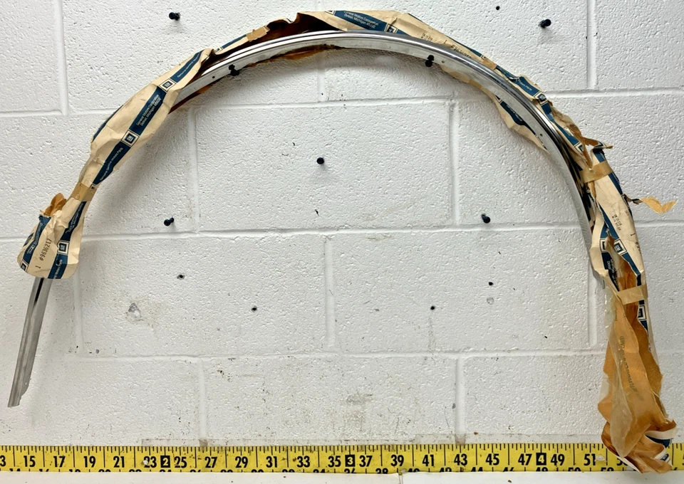 OEM RH Rear Wheel Well Trim 9636217 1982-88 Oldsmobile Cutlass Calais 2DR (SR64) - Image 1 of 4