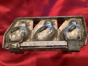 ANTIQUE VINTAGE HINGED (3 Chicks) EASTER CHOCOLATE MOLD ~ METAL - Picture 1 of 9