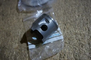 YAMAHA YZ125 83-84 PISTÓN STD 39W-11631-00-94 NOS - Imagen 1 de 4