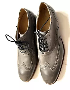 Cole Haan pelle grigia taglia 10 1/2M uomo stile Oxford punte alari come nuove - Foto 1 di 12
