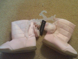 NWT TODDLER GIRLS PINK BOOTS WITH POMPOMS AND FAUX FUR SIZE 5 CUTE!! - Picture 1 of 3