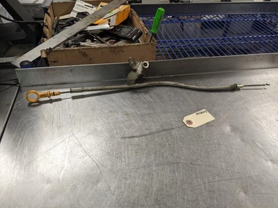 Varilla de medición de aceite de motor con tubo de Nissan Altima 2.5 2015 Foto 1 de 4