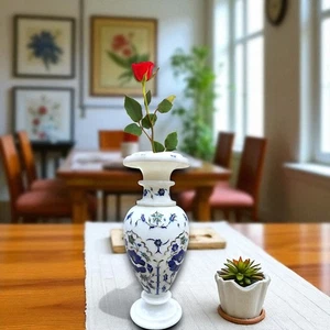 Jarrón con incrustaciones de mármol blanco - Trabajo con incrustaciones de piedra floral - Decoración hecha a mano - Arte floral - Imagen 1 de 6