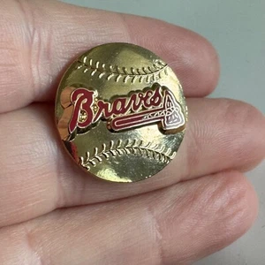 Vintage 1997 Braves Baseball Gold Round Pin – Red Script Logo & Tomahawk - Picture 1 of 4