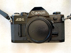 Canon AE-1 schwarze 35 mm Spiegelreflexkamera Gehäuse nur getestet und funktioniert - Bild 1 von 5