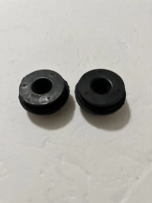 1998 - 2003 年丰田 Sienna 散热器总成下支撑 (16535-0A070) 2 ps 原始设备制造商 — 第 1/4 张图片