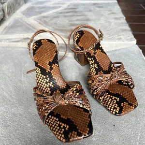 NIB Loeffler Randall Renee Brown Snakeskin Embossed Sandals  Size  6 - Picture 1 of 6