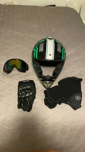 Motorcycle Helmet and gear  (SIZE Medium 57-58) with intercom. Virtue FMVSS 218 - Picture 1 of 8