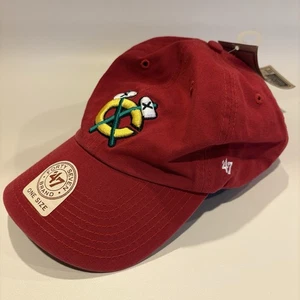 NUEVO CON ETIQUETAS Chicago Blackhawks NHL '47 Marca Roja Ajustable Inclinada Gorra de Béisbol Sombrero - Imagen 1 de 12