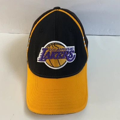 Кепка Los Angeles Lakers Adidas черная желтая один размер подходит для всех официальных команд - Изображение 1 из 4