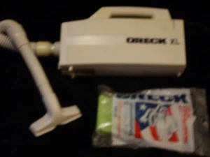 Oreck XL BB870-AW Compact Handheld Canister Vacuum + Attachment + 12 Bags - Picture 1 of 4