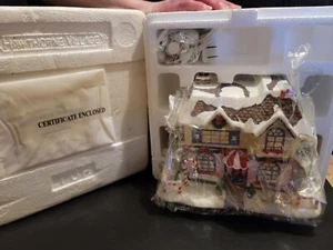 Hawthorne Village Rudolph’s Christmas Town Dolly’s Dress Shop con luce e certificato di autenticità - Foto 1 di 2