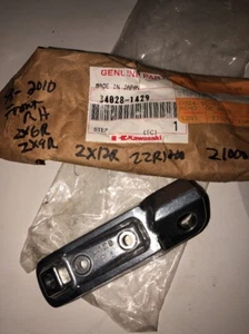 KAWASAKI OEM RIGHT FRONT STEP FOOTPEG ZX6R ZX9R ZX12R ZRX1100 ZRX1200 ZR1000 - Picture 1 of 1