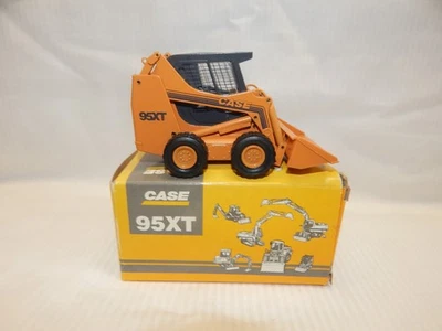 CONRAD CASE 95XT SKID STEER LOADER 5408/03 BNIB 1:32 - Image 1 of 4