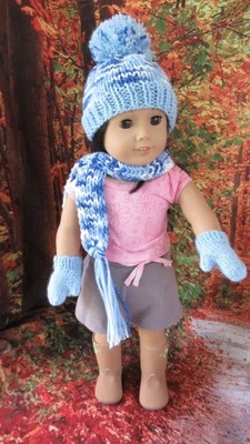 SOMBRERO AZUL, BUFANDA Y MITONES "FITS" MUÑECA 18" (SE ADAPTA A CHICA AMERICANA) HECHO A MANO/TEJIDO Foto 1 de 4