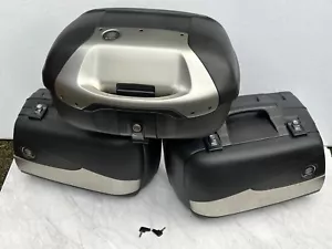 ALFORJAS Y CAJA SUPERIOR SUZUKI DL650 DL 650 V STROM 2012 - 2016 + LLAVES NUEVO STOCK ANTIGUO - Imagen 1 de 20