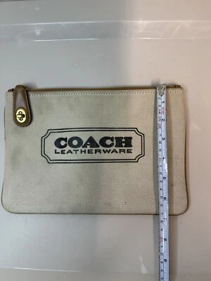 Bolsa Coach Turnlock de lona con logotipo, accesorio de bolsa, bolsa de maquillaje Foto 1 de 3