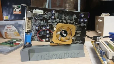 VINTAGE - CLUB3D ATI Radeon 9550  UNIQUE DESIGN RETRO GAMING VGA - Image 1 of 4