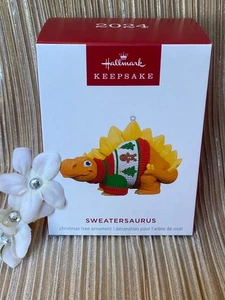 2024 Punze PULLOVERAURUS Ornament DINOSAURIER Dino mit hässlichem Weihnachtspullover - Bild 1 von 4