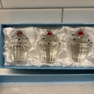 Set 3 Simon Designs CRYSTAL CUPCAKES Figur Acid Etched Jewels 21/2" NEU in Box - Bild 1 von 8