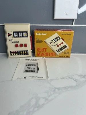 Nuevo De Colección Tandy Radio Shack Máquina Tragamonedas Juego Portátil con Caja Instrucciones Nuevo de Lote Antiguo Foto 1 de 4
