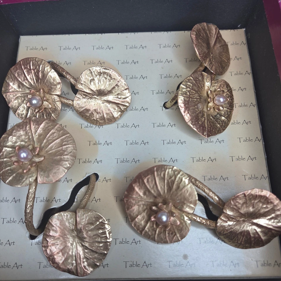 Arte de mesa por Michael Michaud Almohadilla de lirio y servilletas de perlas Juego de 4 elegantes Foto 1 de 4