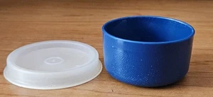 Vintage Tupperware Smidget = 1 oz mini contenitore da viaggio blu navy e coperchio trasparente - Foto 1 di 2