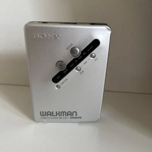 SONY WM-EX677 1999 mit Batteriebox Silber Walkman Cassette Player MIJ for parts - Bild 1 von 5