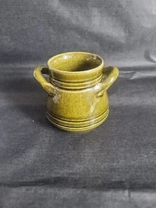 Taza o cuenco vintage de cerámica sueca con 2 asas marcado esmalte moteado verde - Imagen 1 de 10
